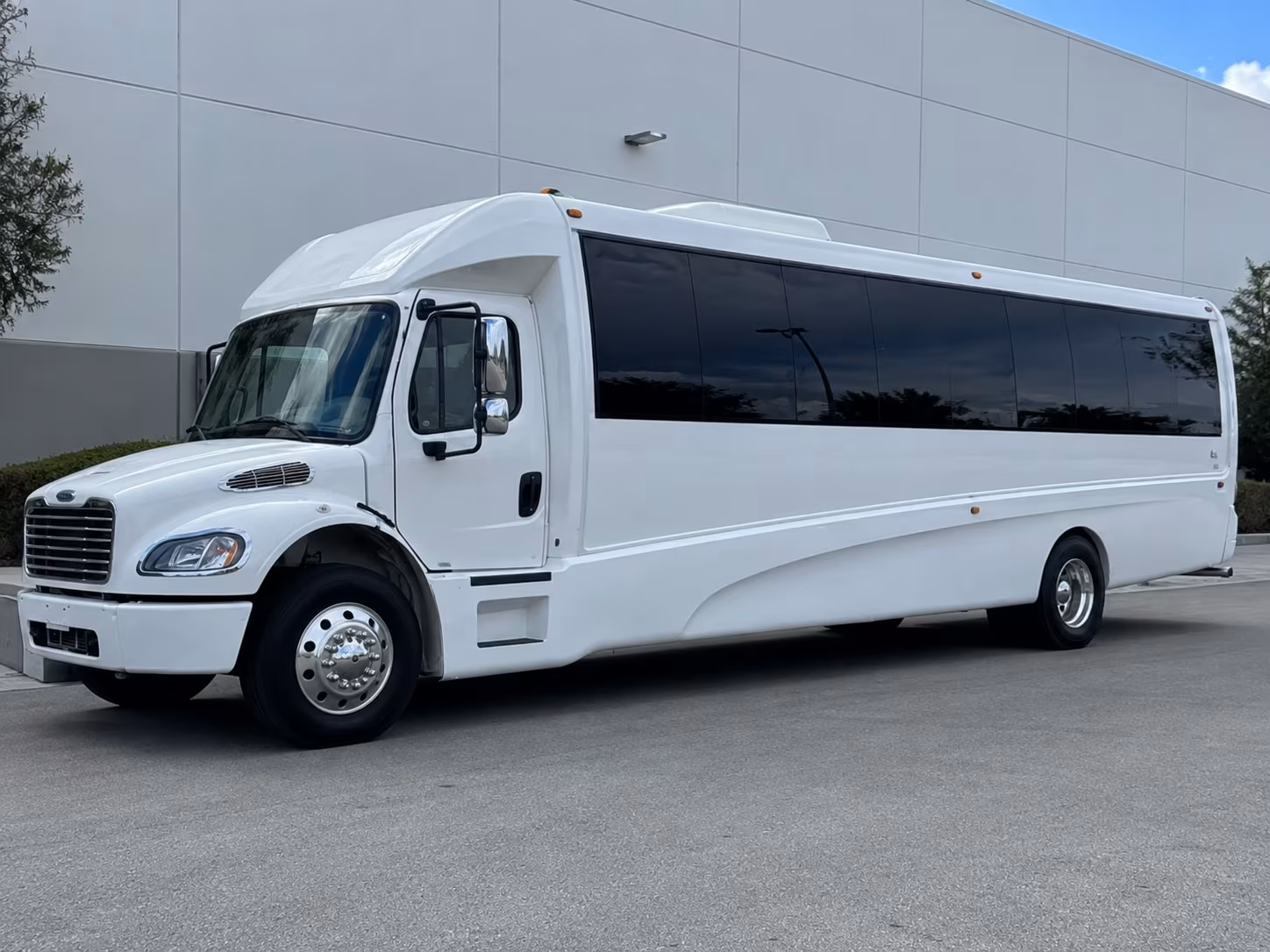 Fort Lauderdale Concert & Music Festival Transportation party bus exterior